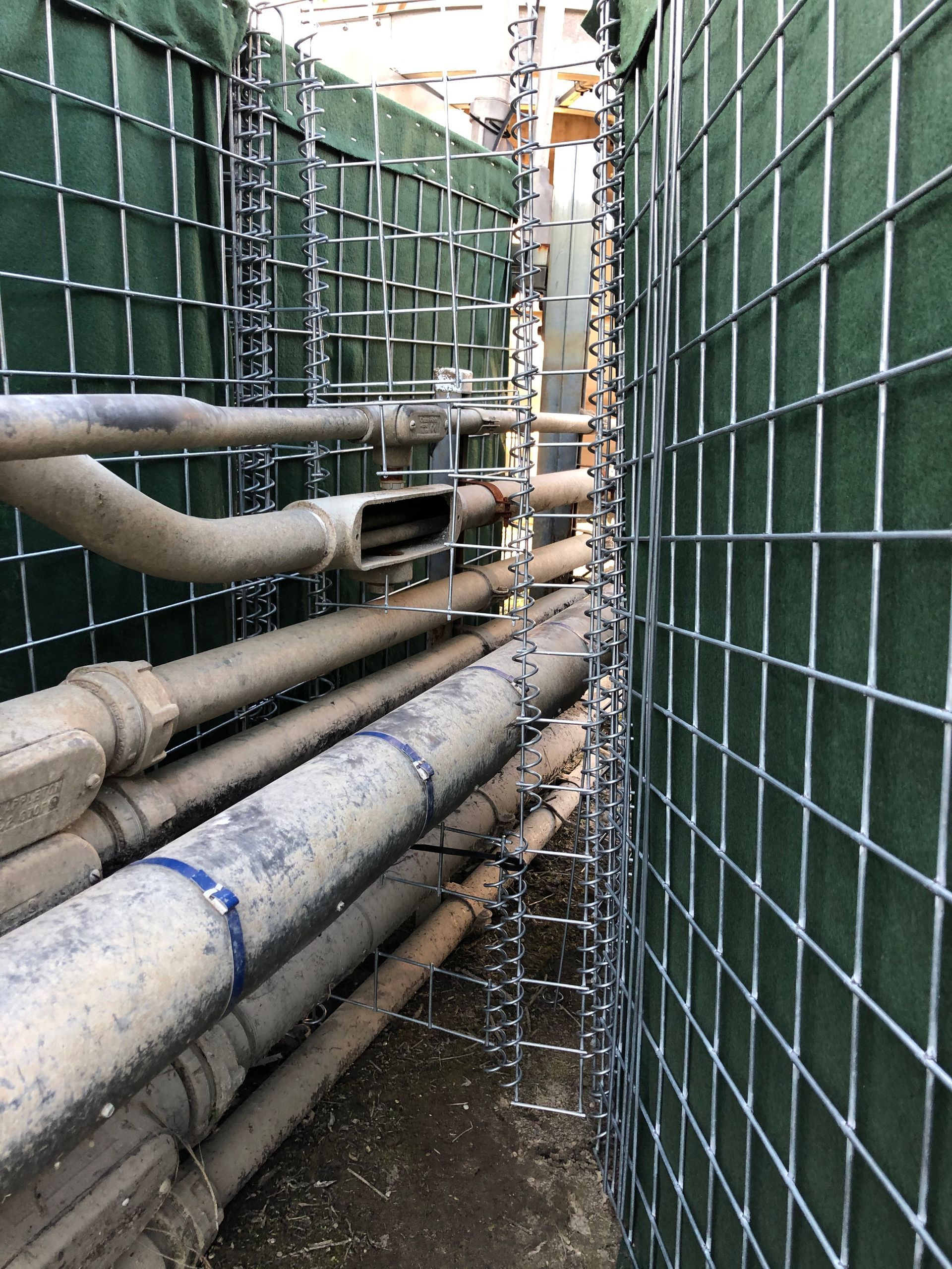 Flood barrier for pipe