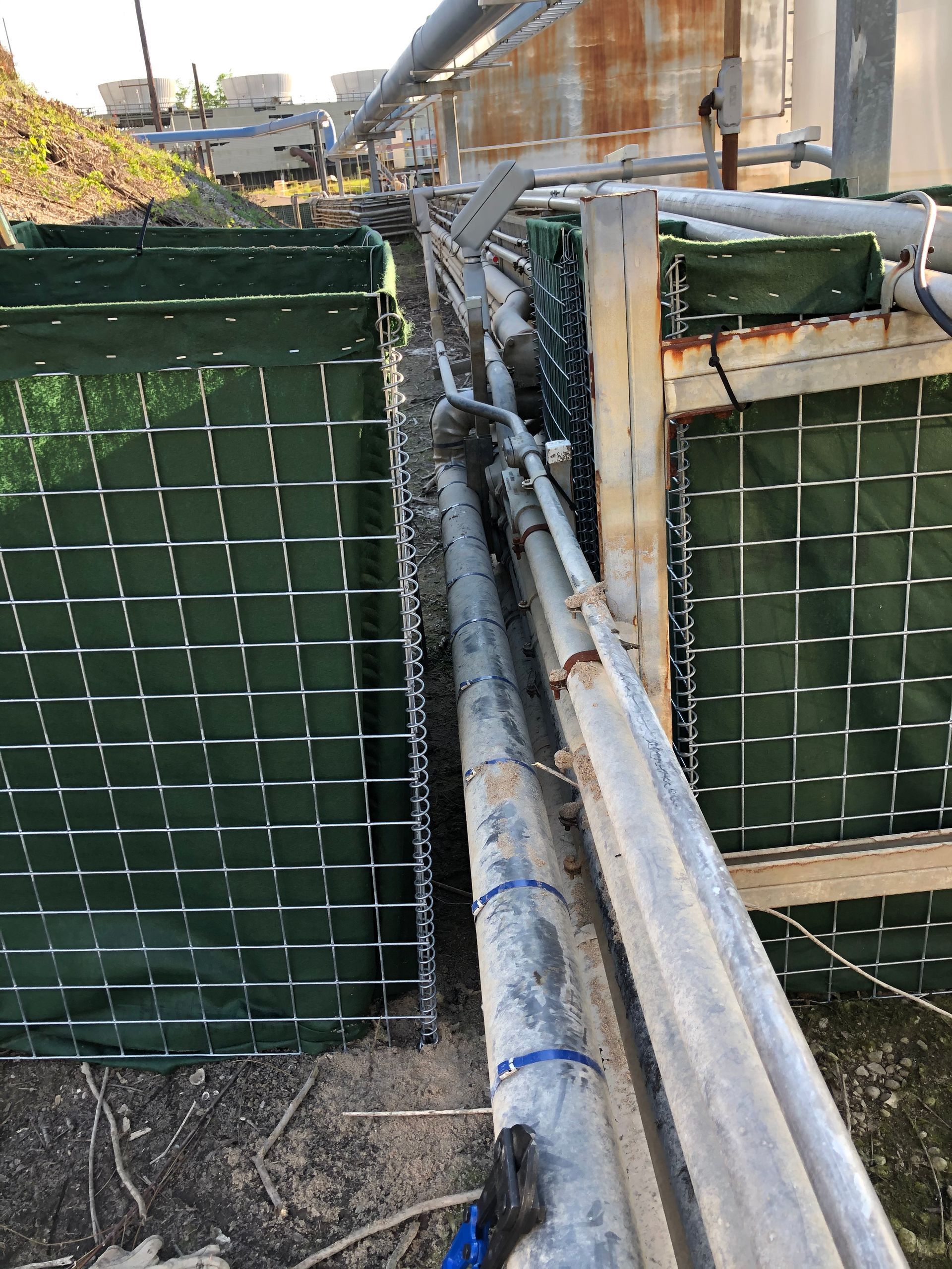 Flood Protection around Oil and Gas Pipes with Modified HESCO Barriers 2