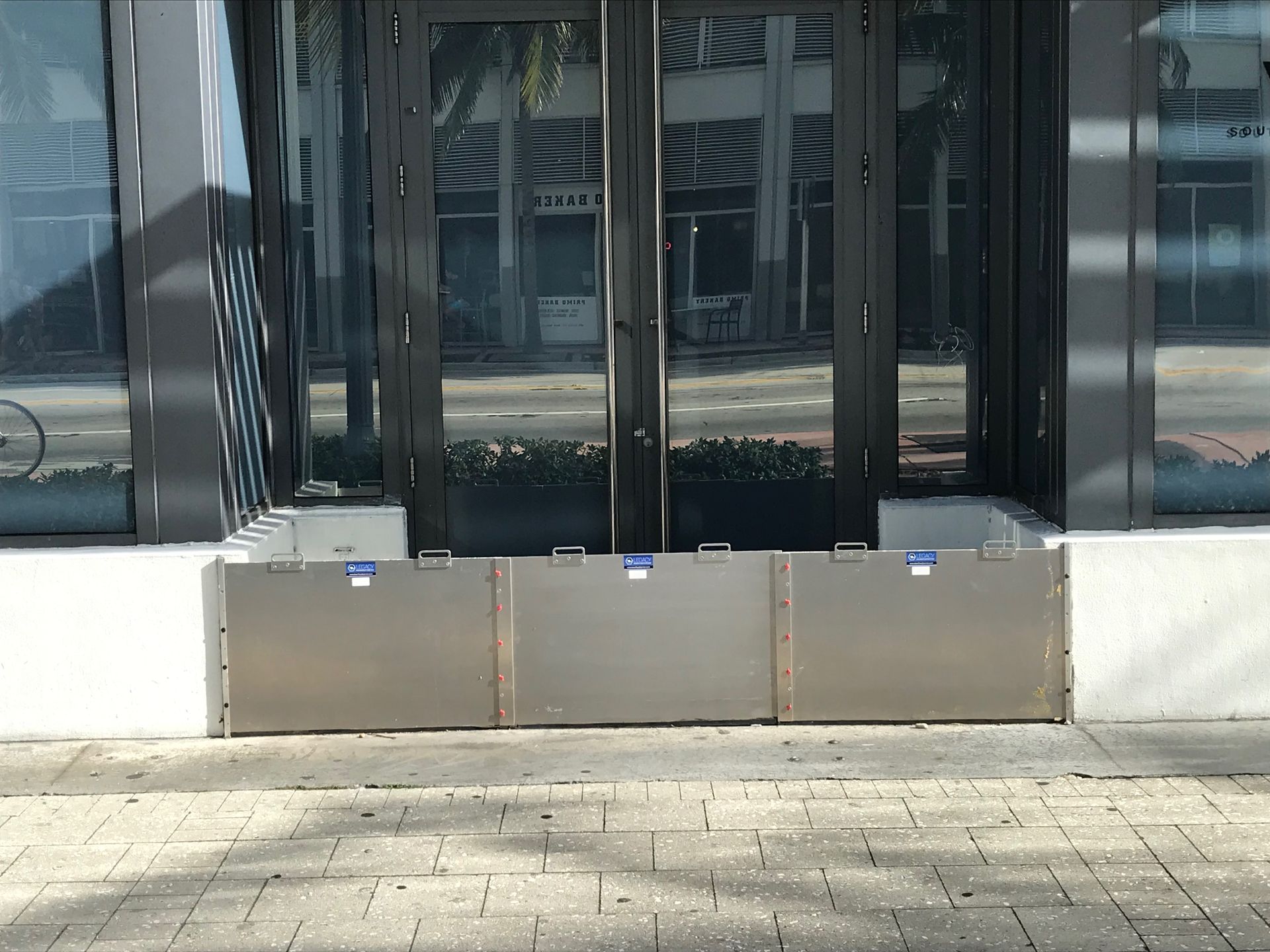Flood barrier for oversized doors 