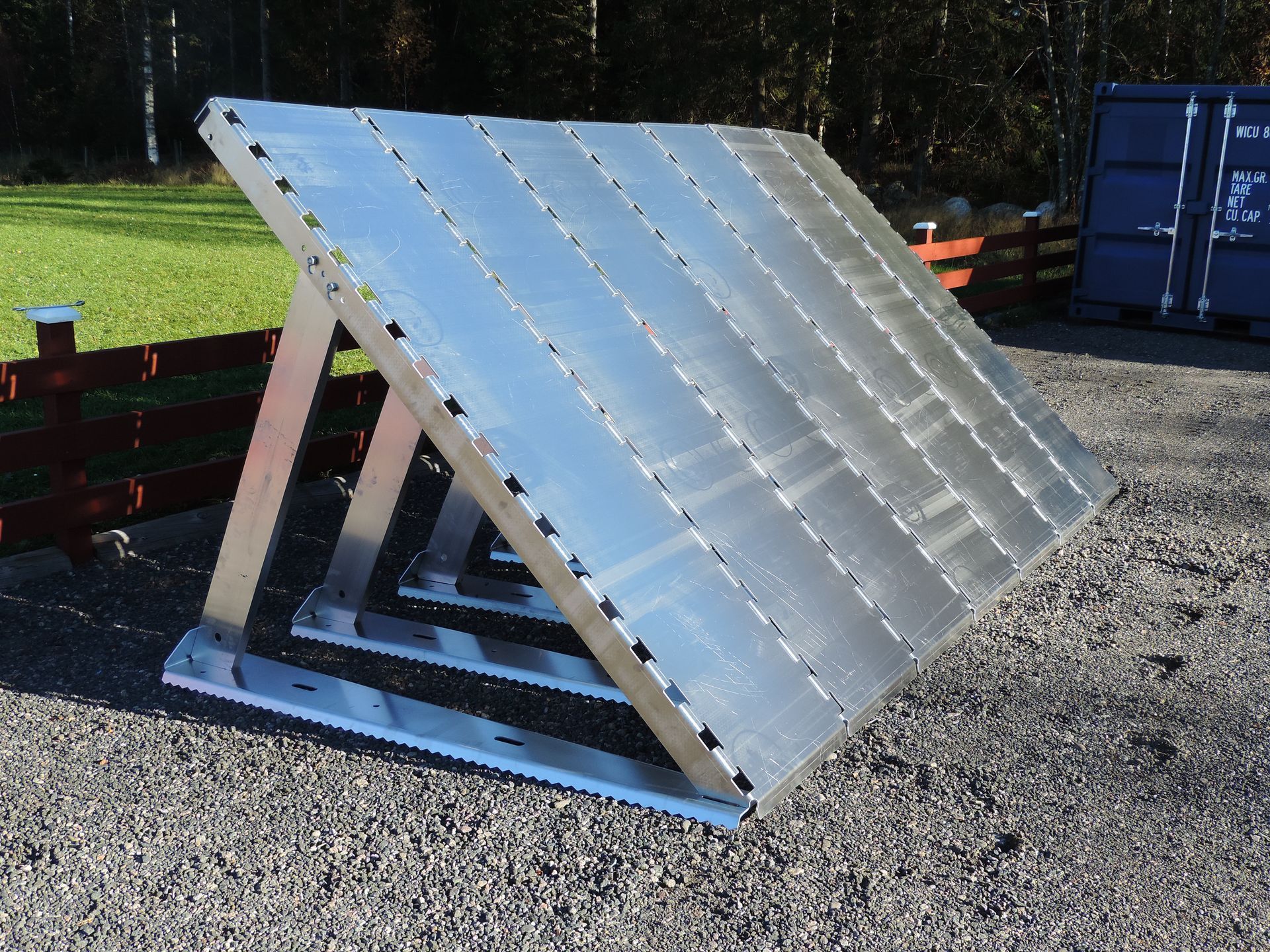 Flood barrier for cover 