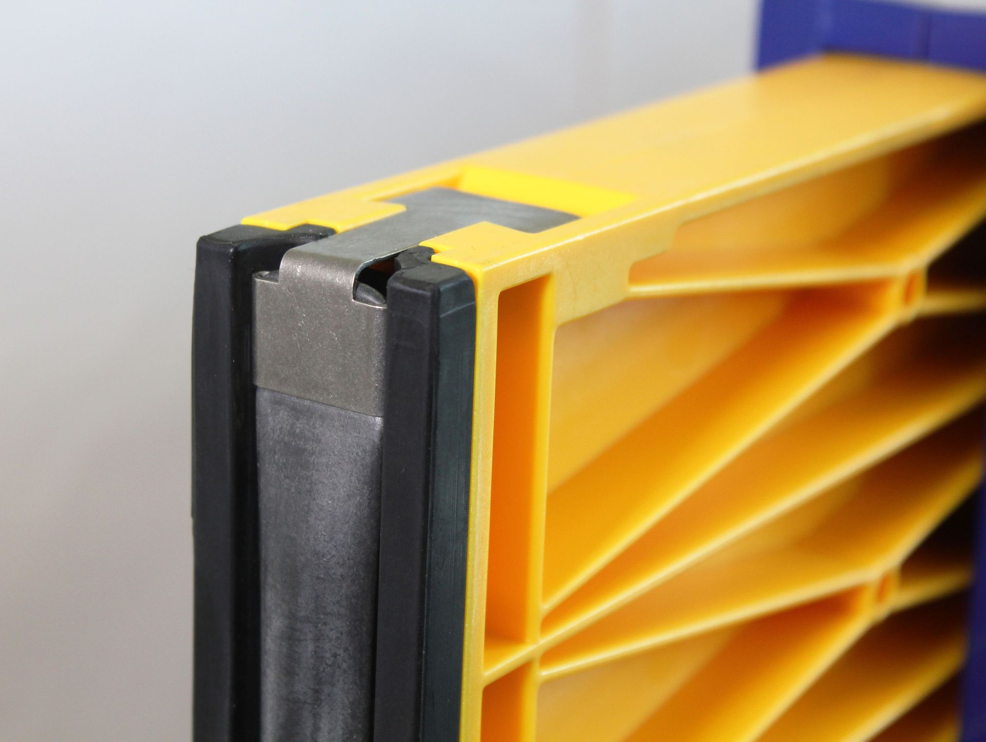 Extendable flood prevention for doors