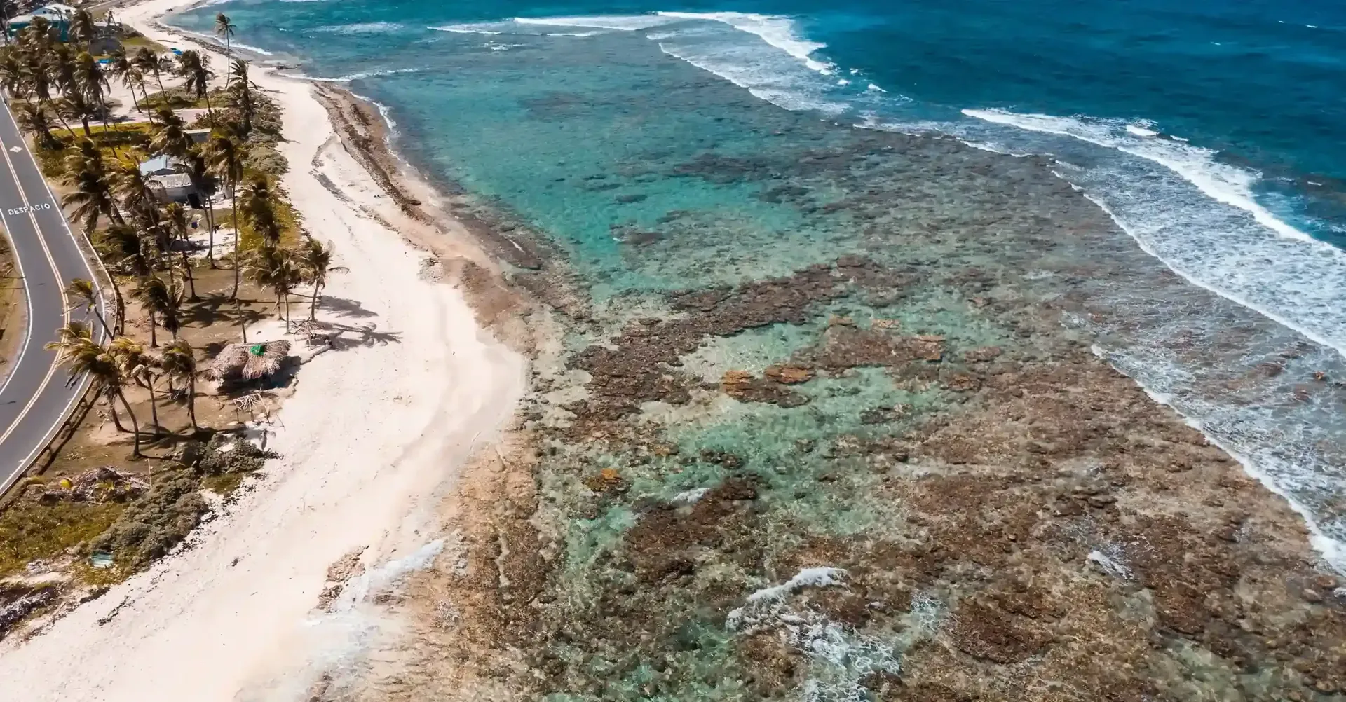 San Andrés beach surrounded by turquoise sea, a signature tone of this Caribbean destination