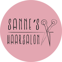Beginpagina Een roze cirkel met de woorden Sanne's Haarsalon erop