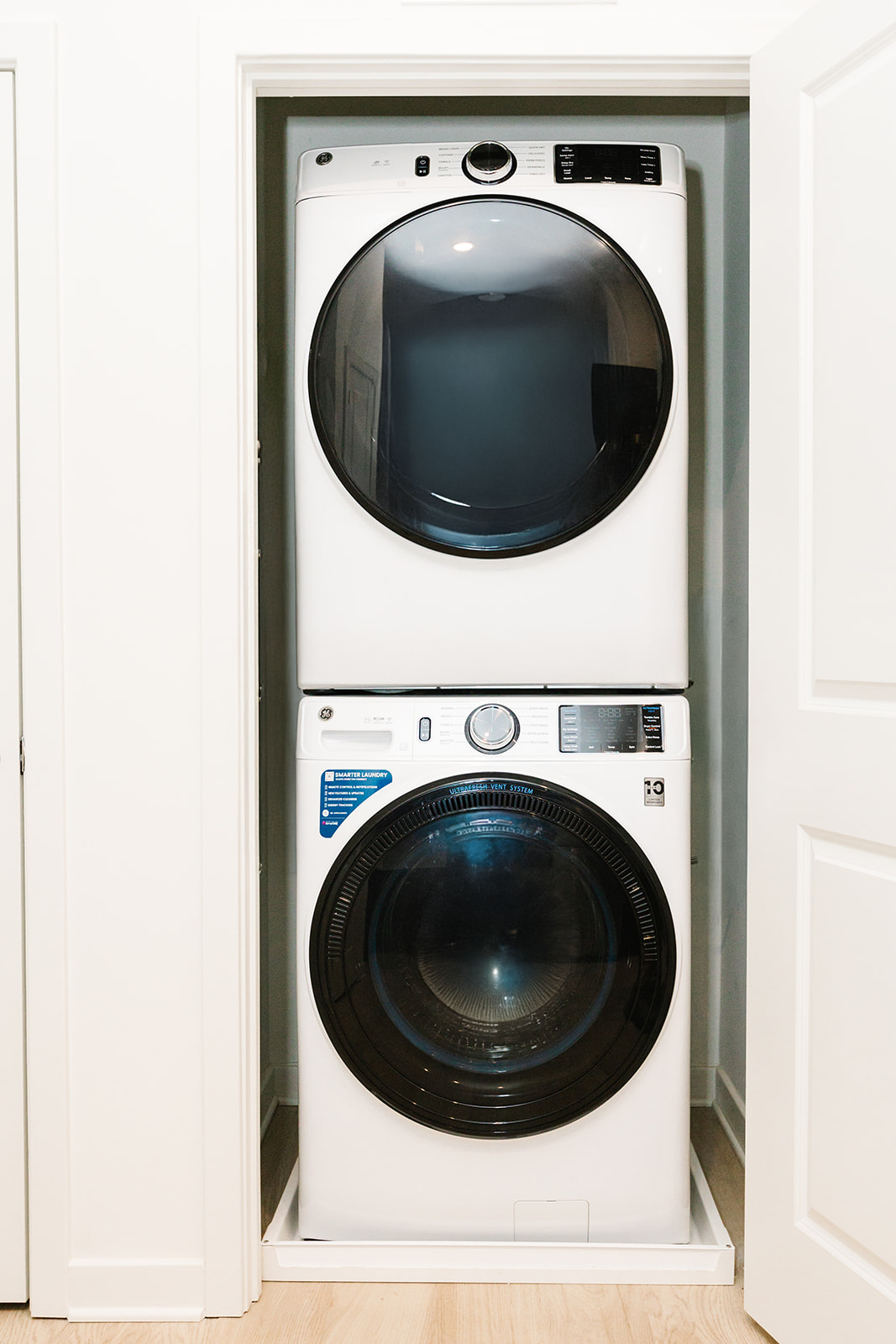 Washer and dryer at Opal Largo Station in Largo, MD.