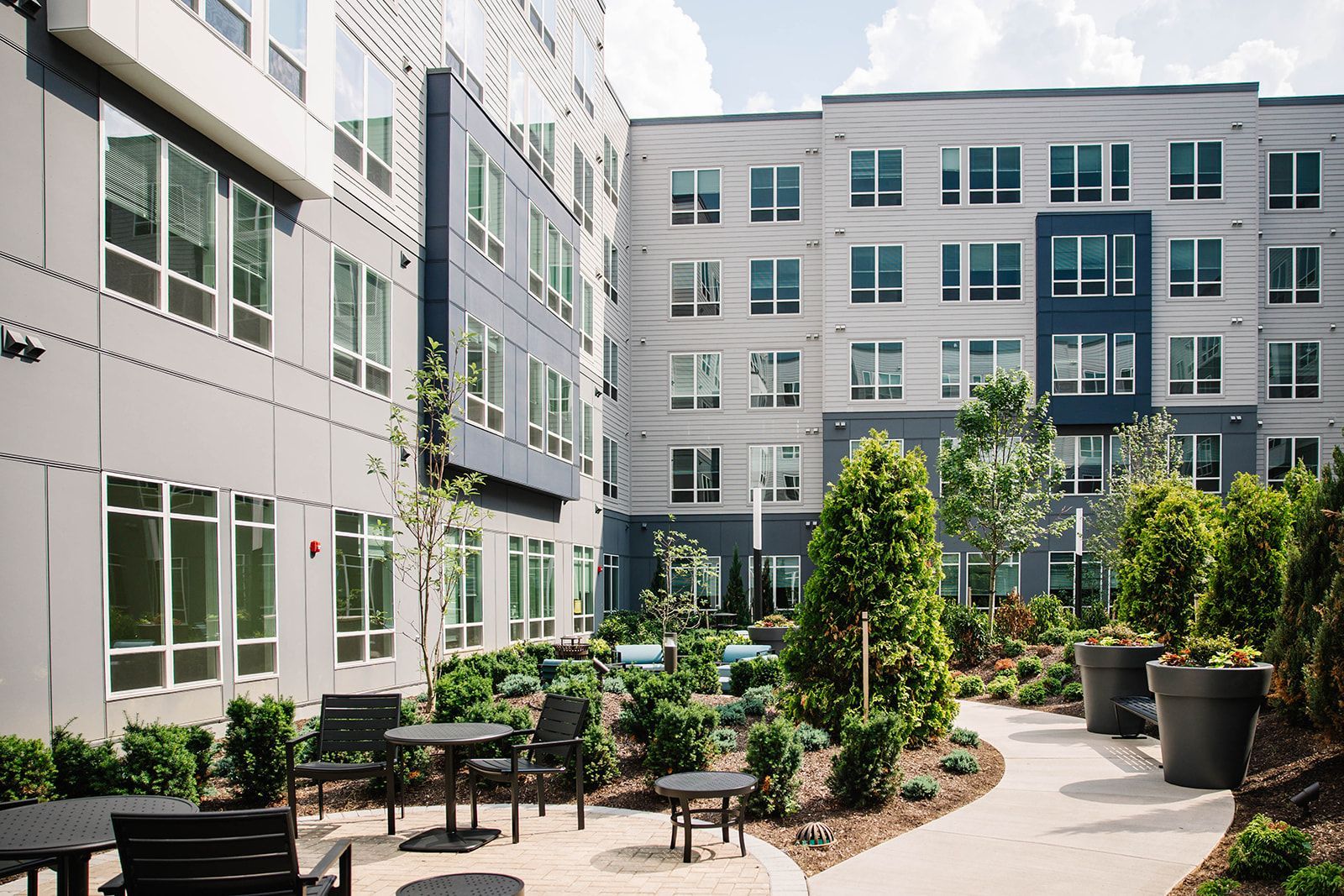 Landscaped courtyard with outdoor seating at Opal Largo Station Apartments in Largo, MD.