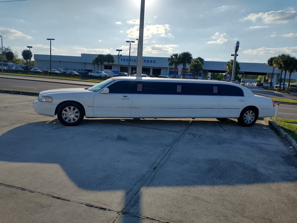Orlando Limo Service to Airport best Limo Service in Orlando