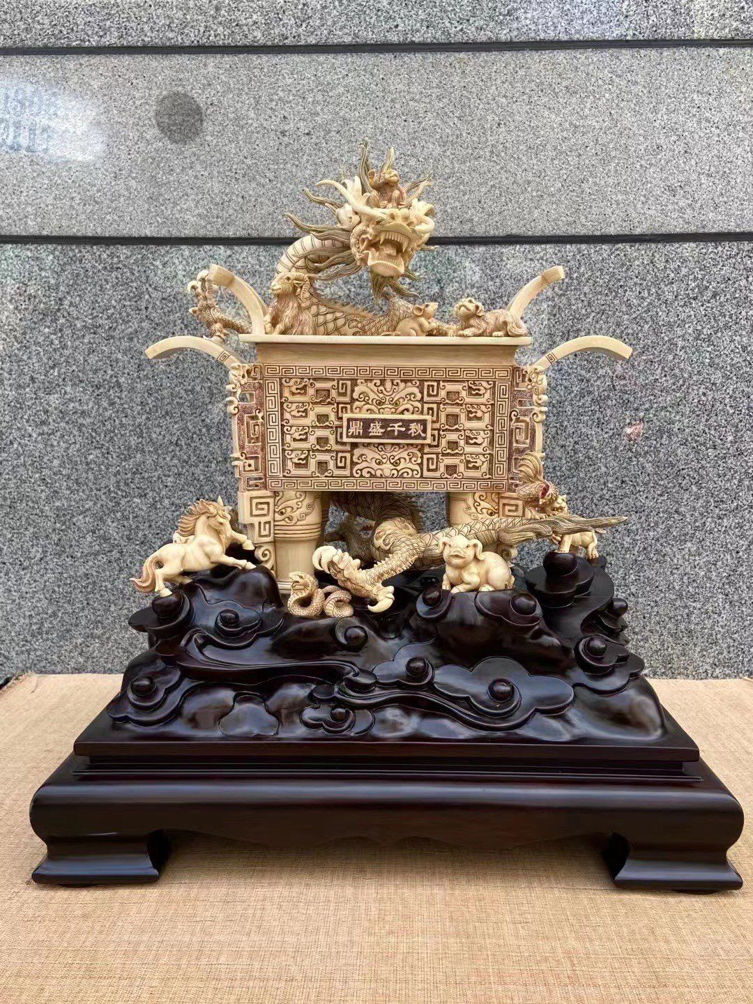 《流光溢彩鼎盛千秋》