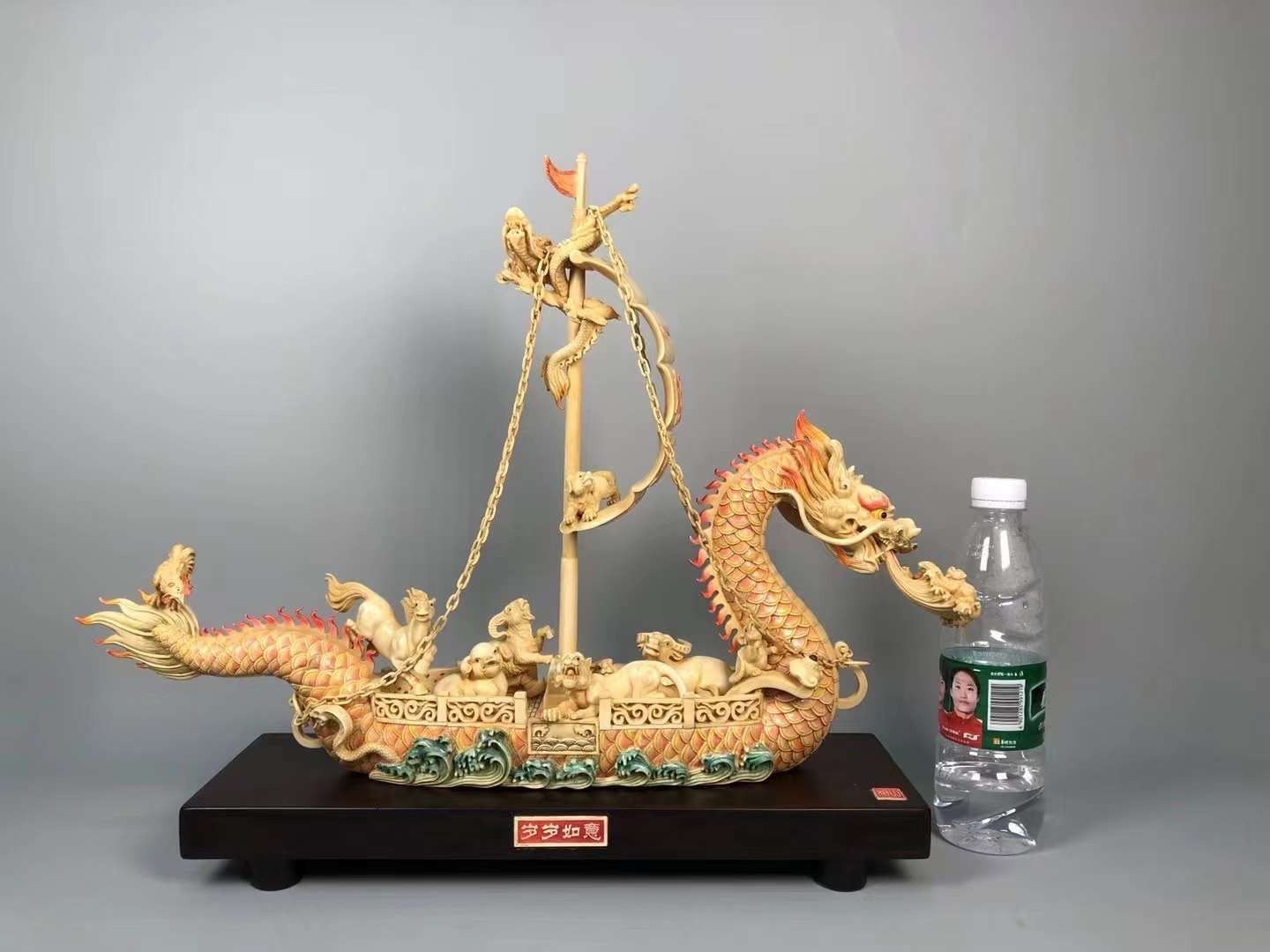 《碧水紅旗下的龍舟:一帆風順迎如意》
