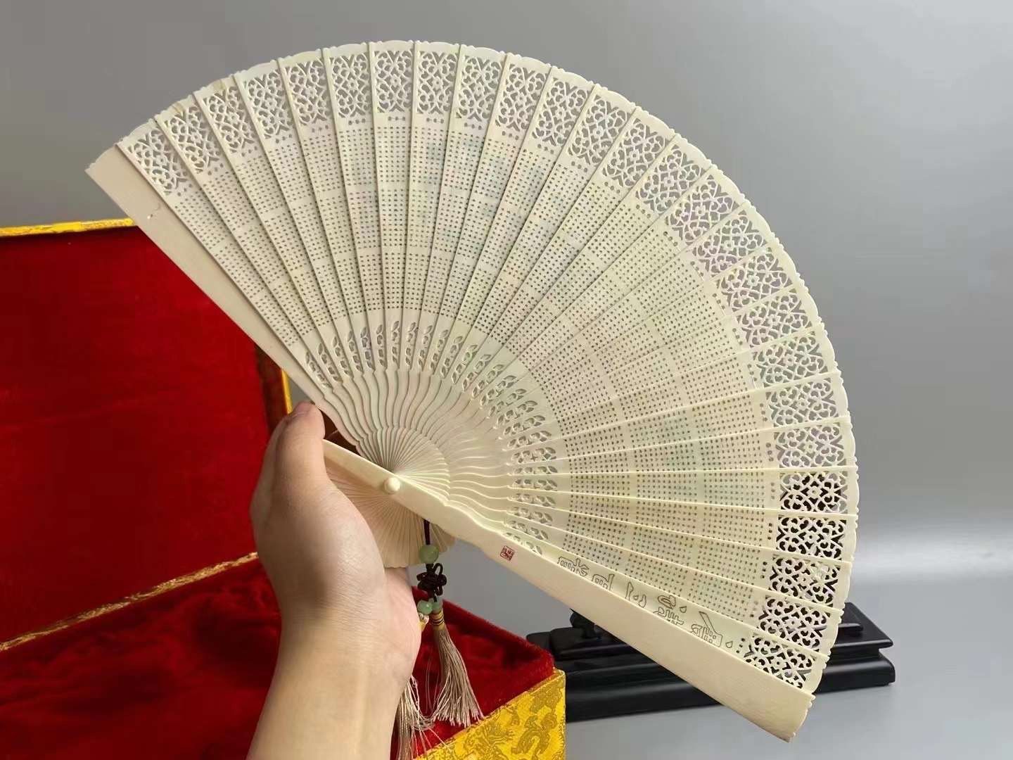 聽松圖·賞擺