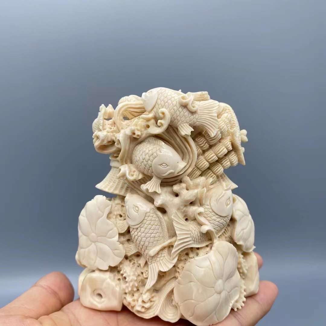 《蓮綻映波光》