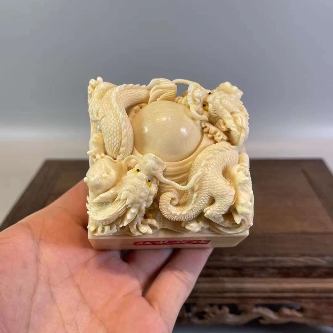 《雙龍戲珠》象牙印章