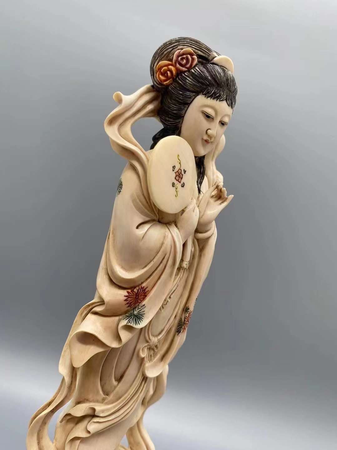 《仕女》