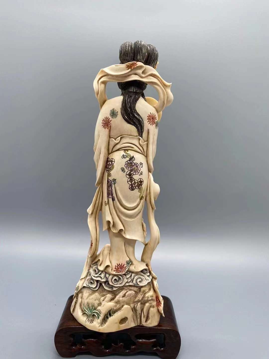 《仕女》