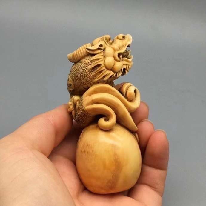《祥龍戲珠》