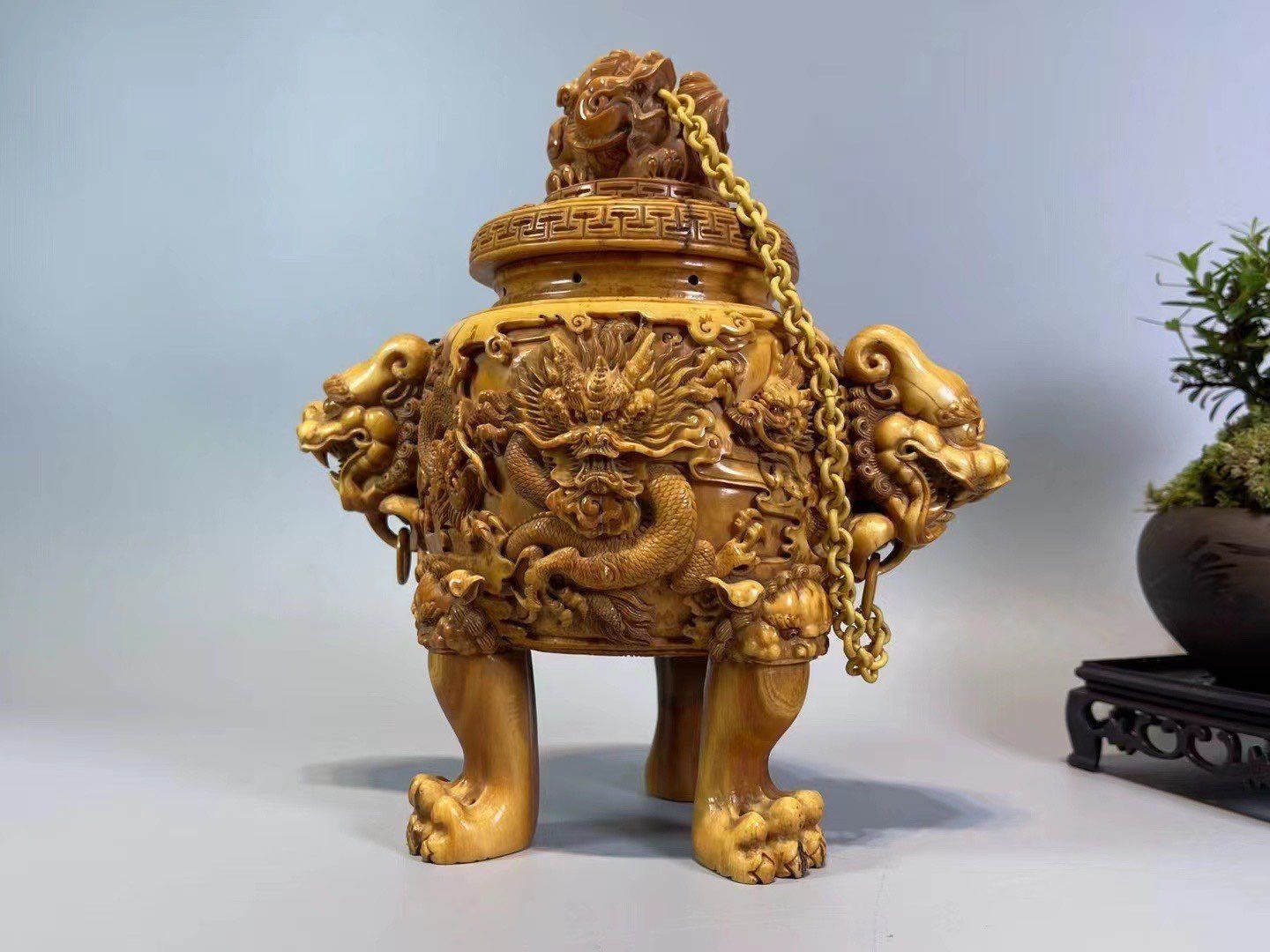 《龍影煙繞》