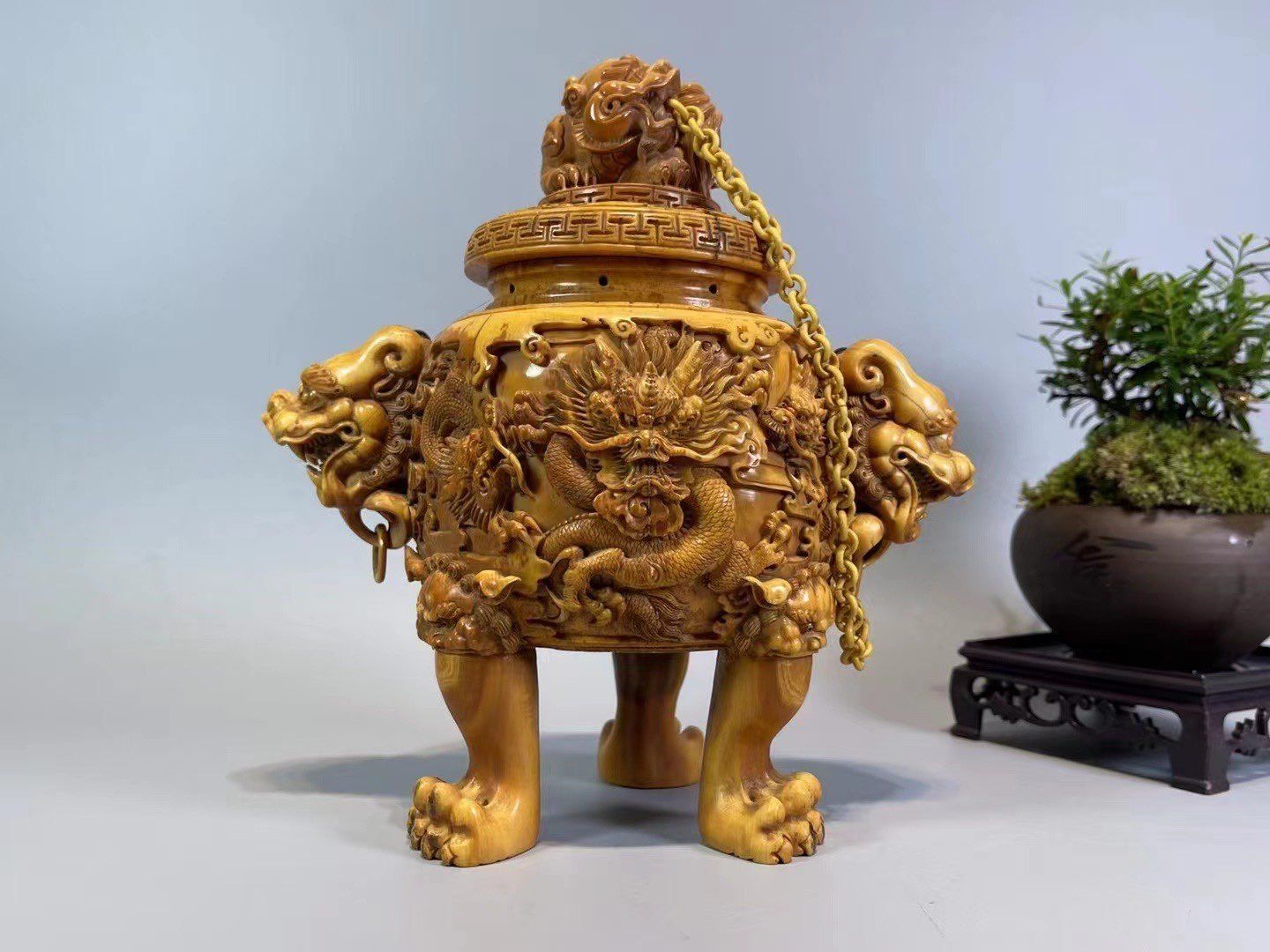 《龍影煙繞》
