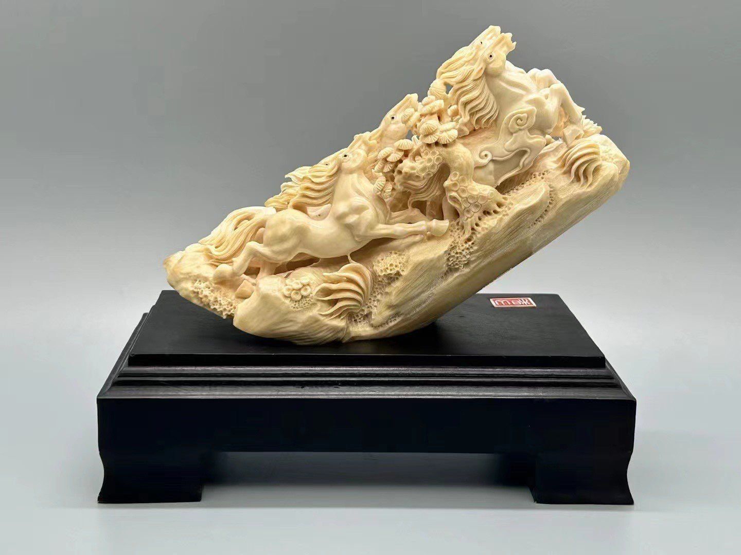 《駿馬揚鬃八馬騰飛》