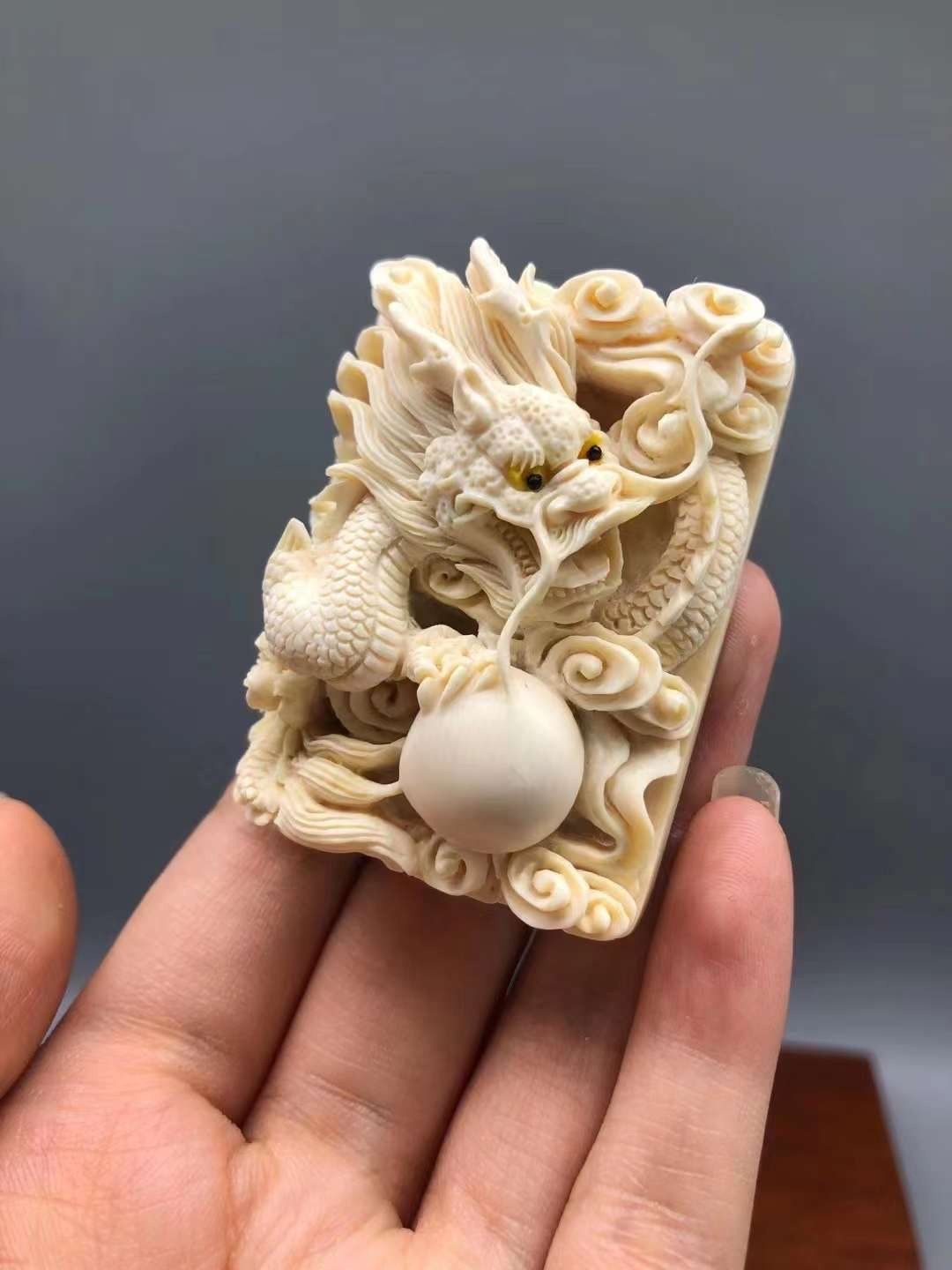 《龍戲珠》
