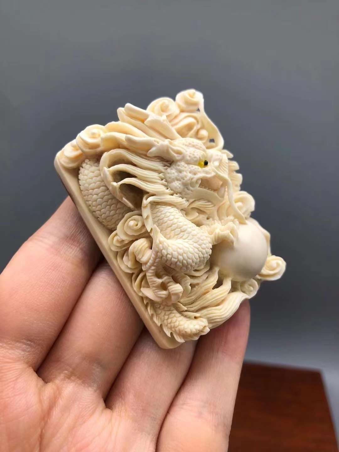 《龍戲珠》