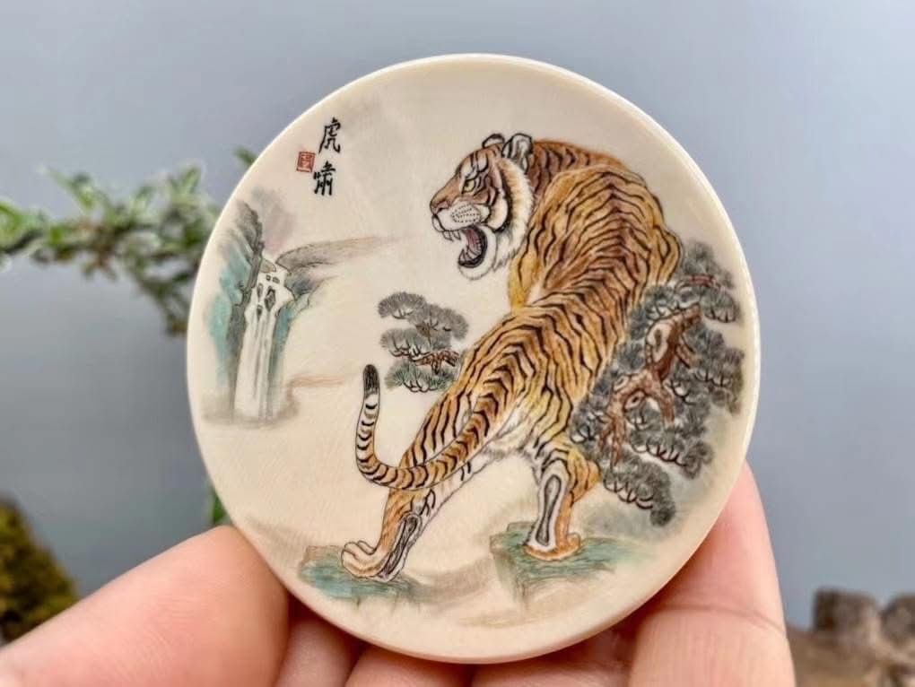 《虎影松濤》