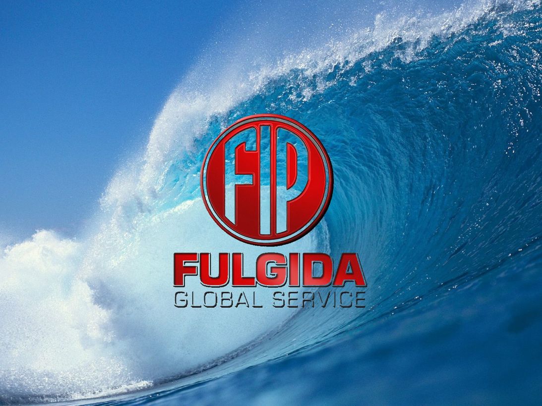 Logo di Fulgida Global Service sovrapposto a un’onda blu dell’oceano con spruzzi d’acqua