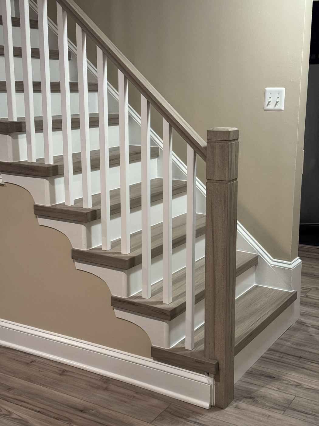 Stair skirt with decorative brackets