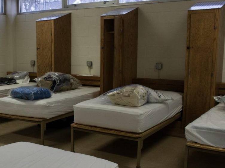 empty beds at the Athens emergency warming center (source: woub)