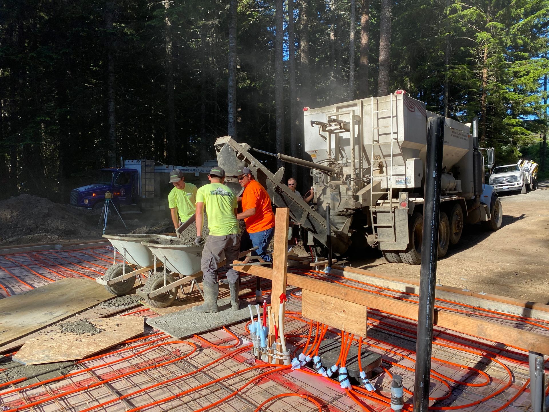 Concrete delivery in Vancouver, WA by Mudd Monkey Mobile Mix, pouring fresh on-site mixed concrete for a residential foundation. Since 2014, Mudd Monkey has delivered precise volumetric concrete for driveways, patios, sidewalks, stamped concrete, slab-on-grade foundations, and commercial projects. Schedule your concrete delivery today at 360-907-7116 or email muddmonkey2@gmail.com