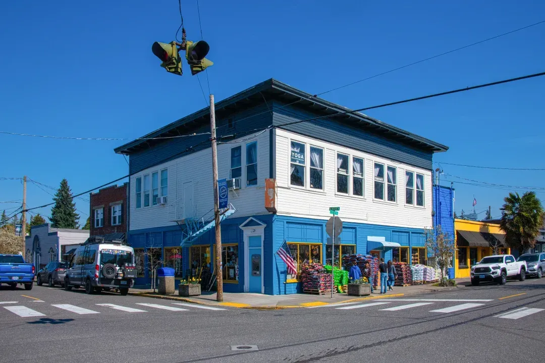 cute ridgefield, wa corner store	