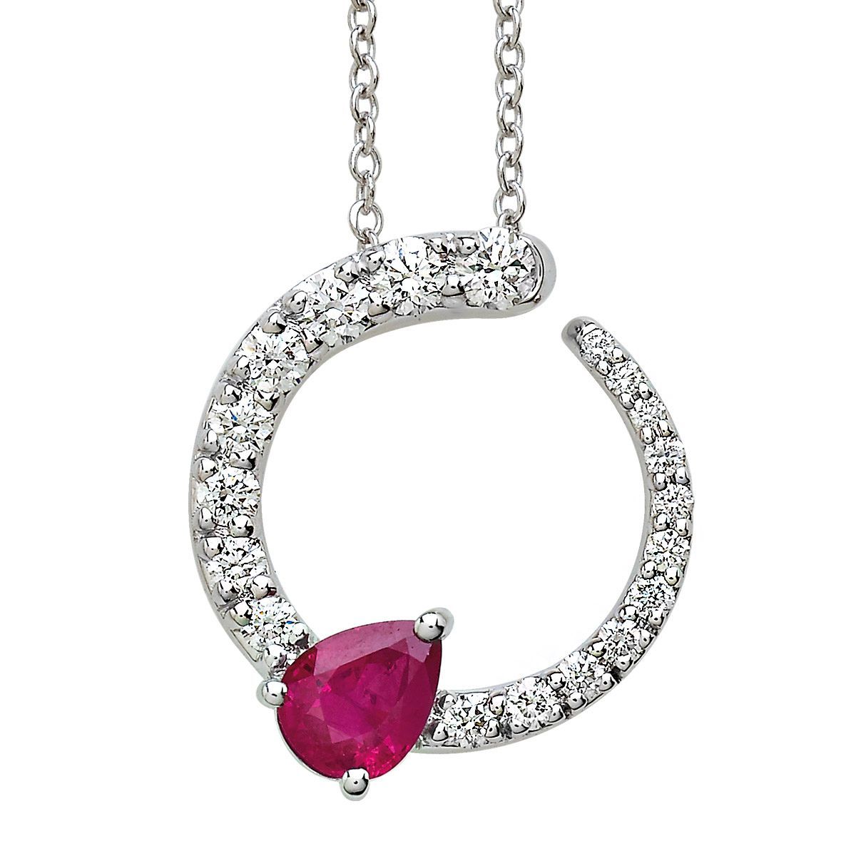 Collana in argento con pietre preziose, ciondolo rosa a forma di cuore e design circolare tempestato di cristalli.
