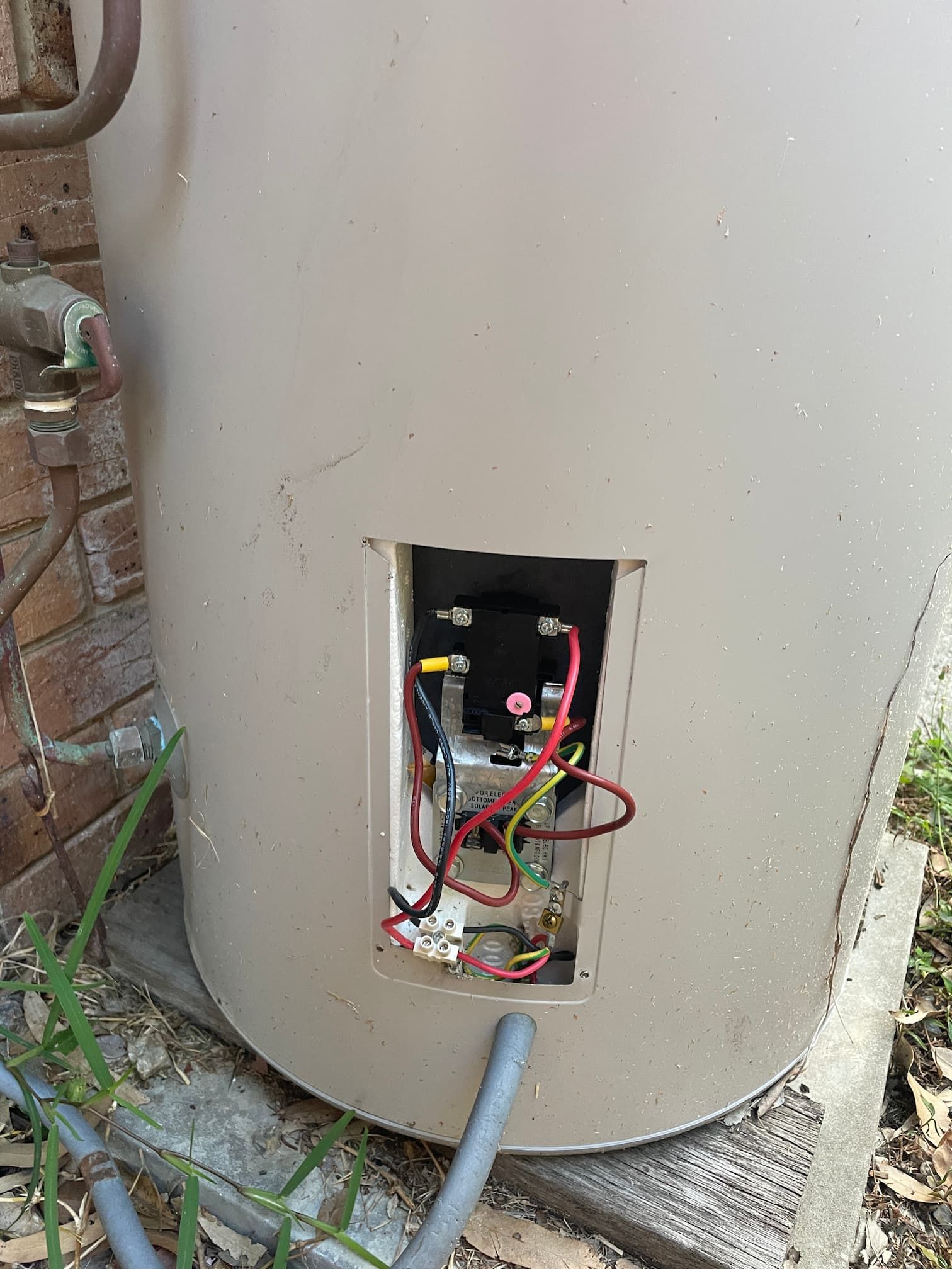 Hot water system repairs - Electrician Palm Beach