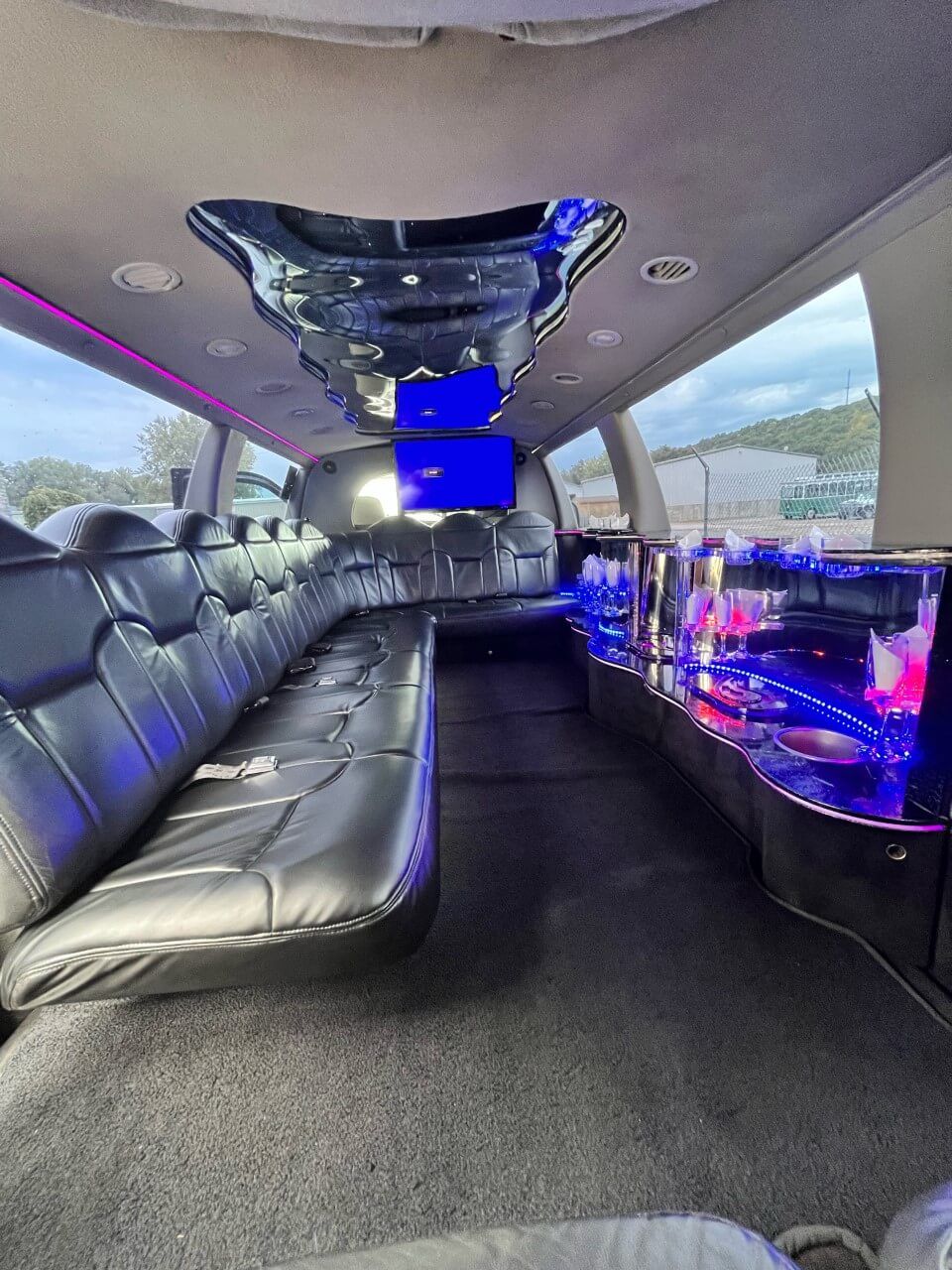 SUV limousine service Olathe KS