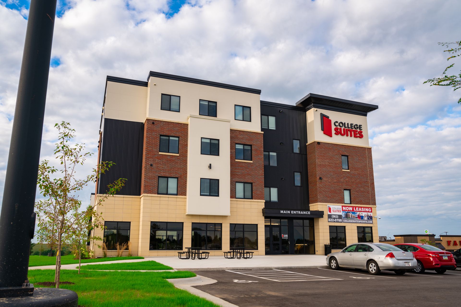 Home College Suites Peosta, IA