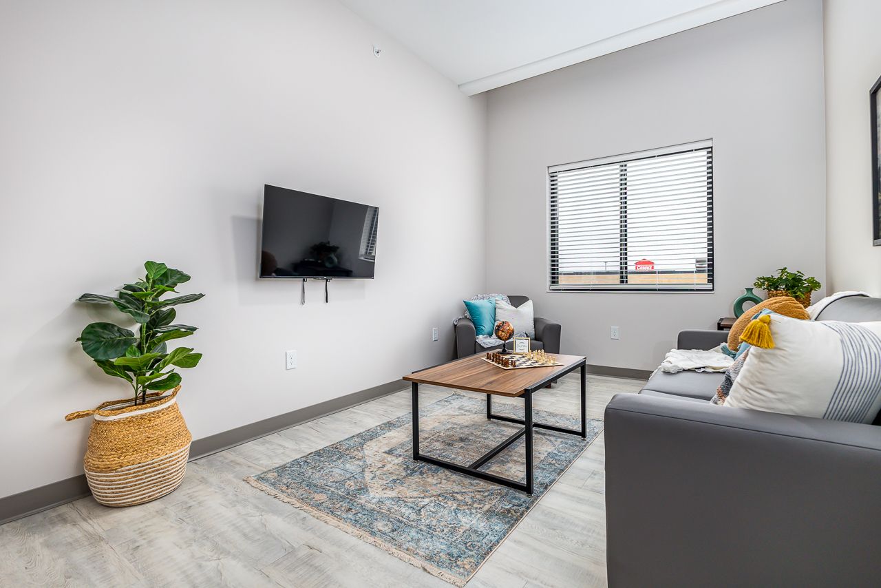 Home College Suites Peosta, IA