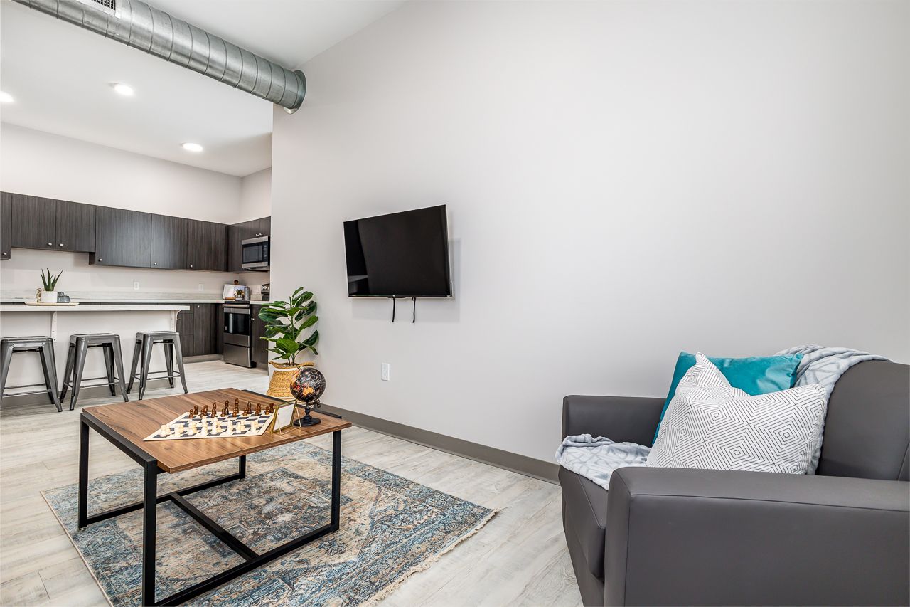 Home College Suites Peosta, IA