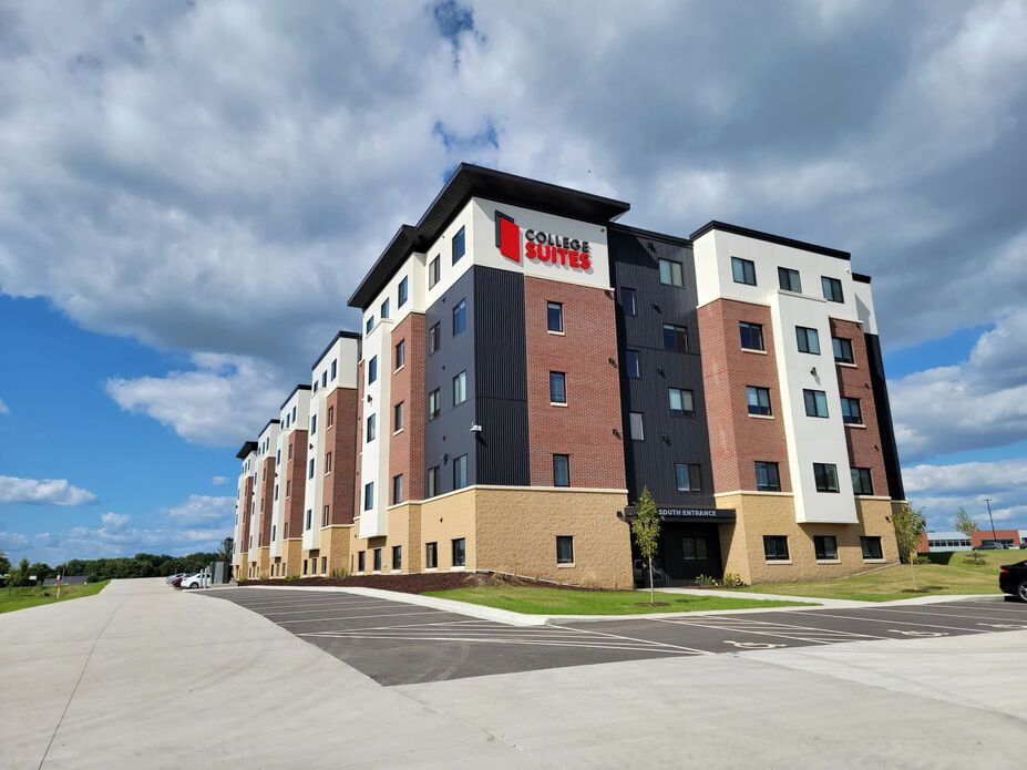 Home College Suites Peosta, IA