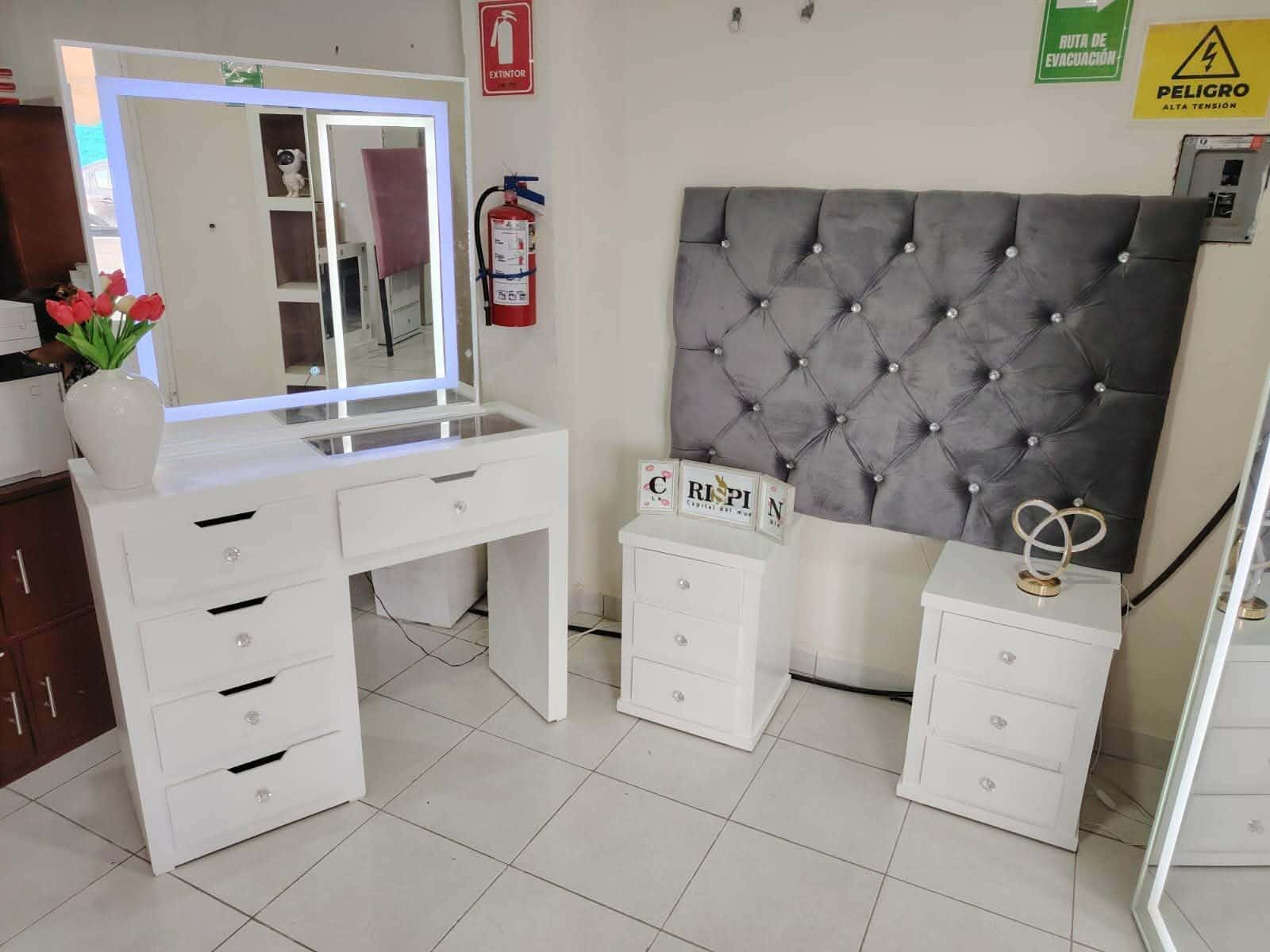 CRISPIN MUEBLES