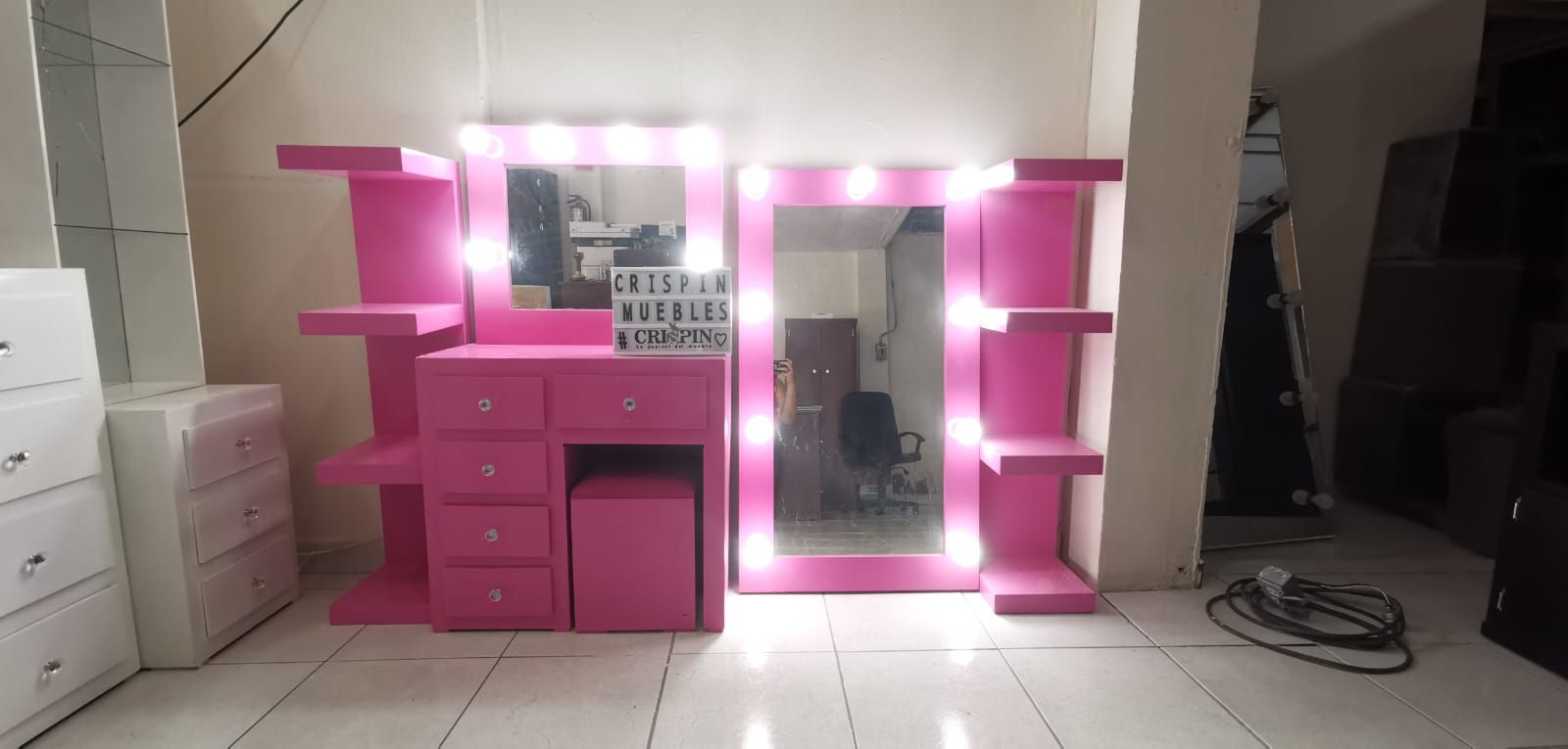 CRISPIN MUEBLES