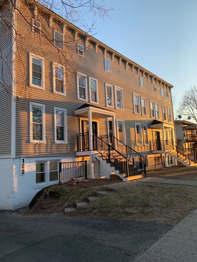 122 High Street, Bristol, CT