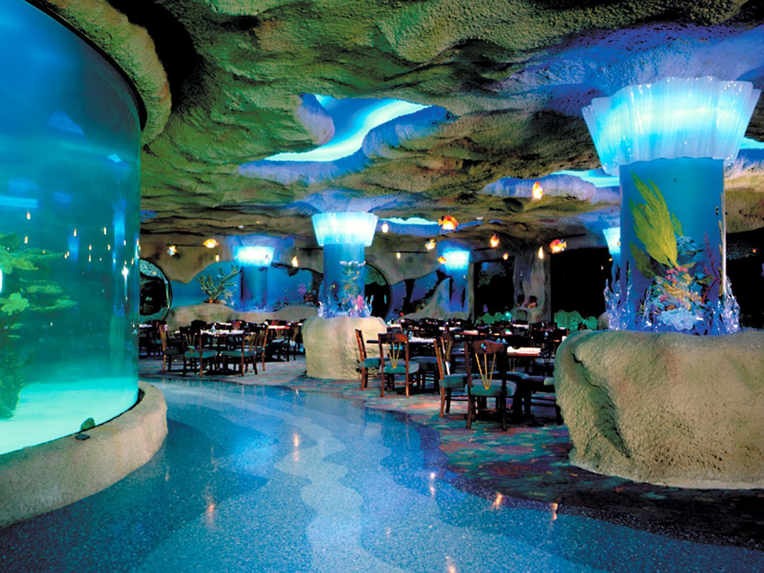 restaurant with diners by water tank