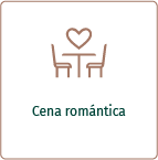 Ícono de mesa con dos sillas y corazón que representa cena romántica en Termales El Otoño, hotel para parejas en Manizales