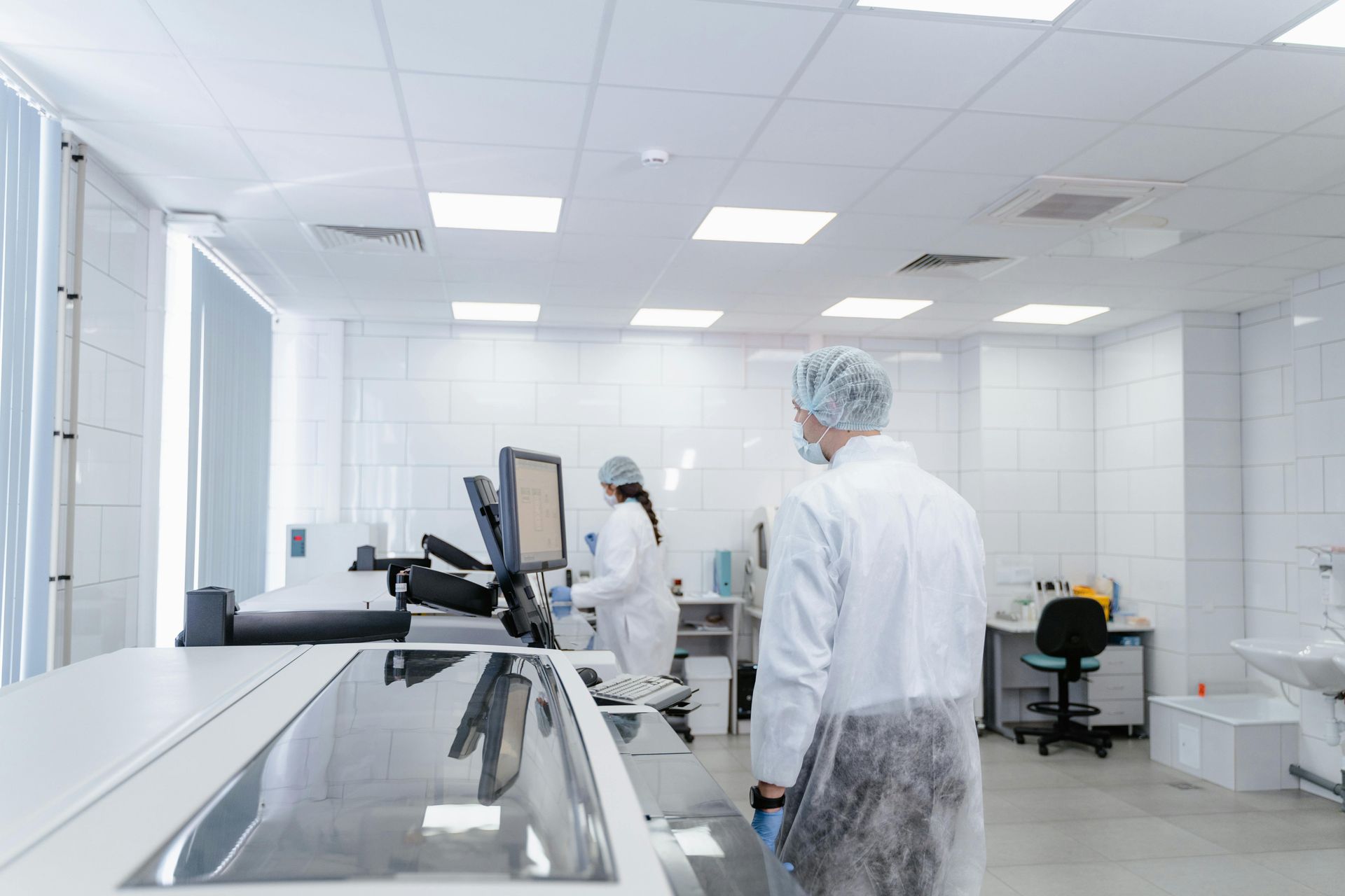 A group of scientists are working in a laboratory.