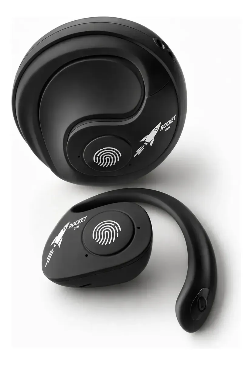 Auriculares inalámbricos negros con estuche de carga; los auriculares tienen ganchos para la oreja.