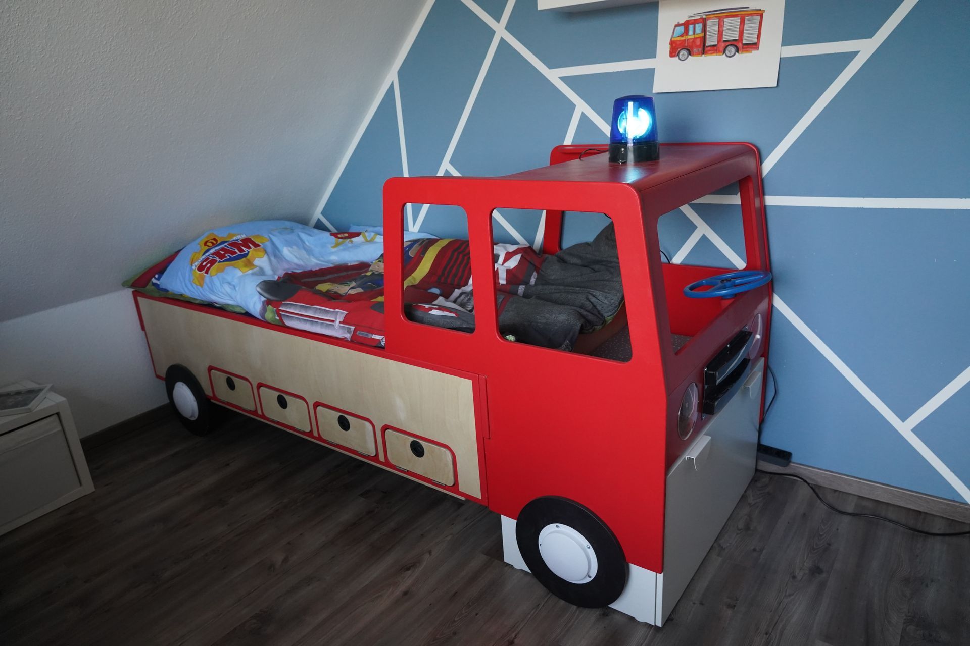 Ein Feuerwehrbett für einen großen Freund der Feuerwehr - Tatütata!
