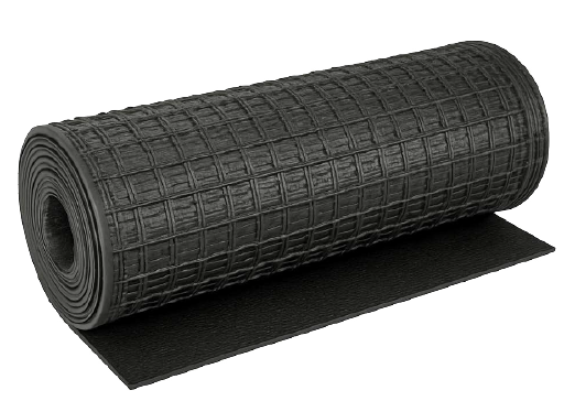 Tapis de yoga noir texturé enroulé, une extrémité déroulée, isolé sur fond blanc