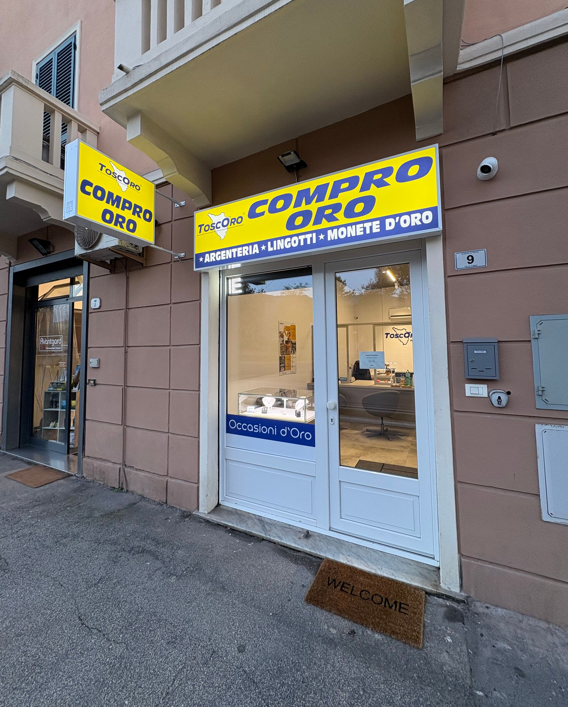 Esterno del compro oro Toscoro a Prato