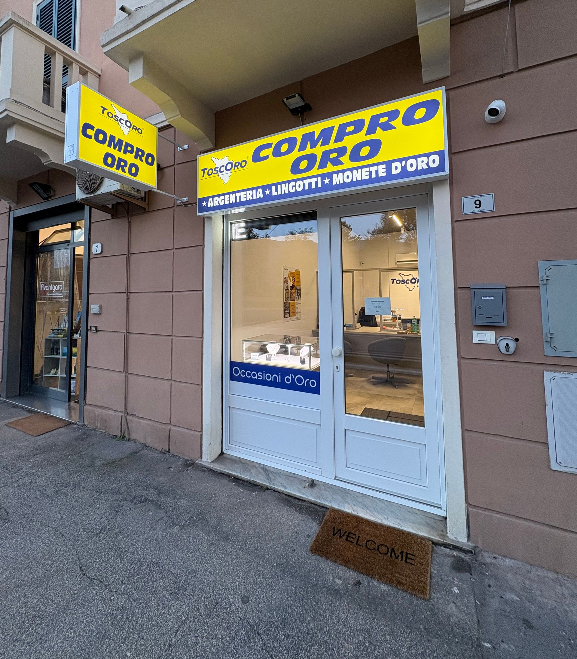 Esterno del compro oro Toscoro a Prato