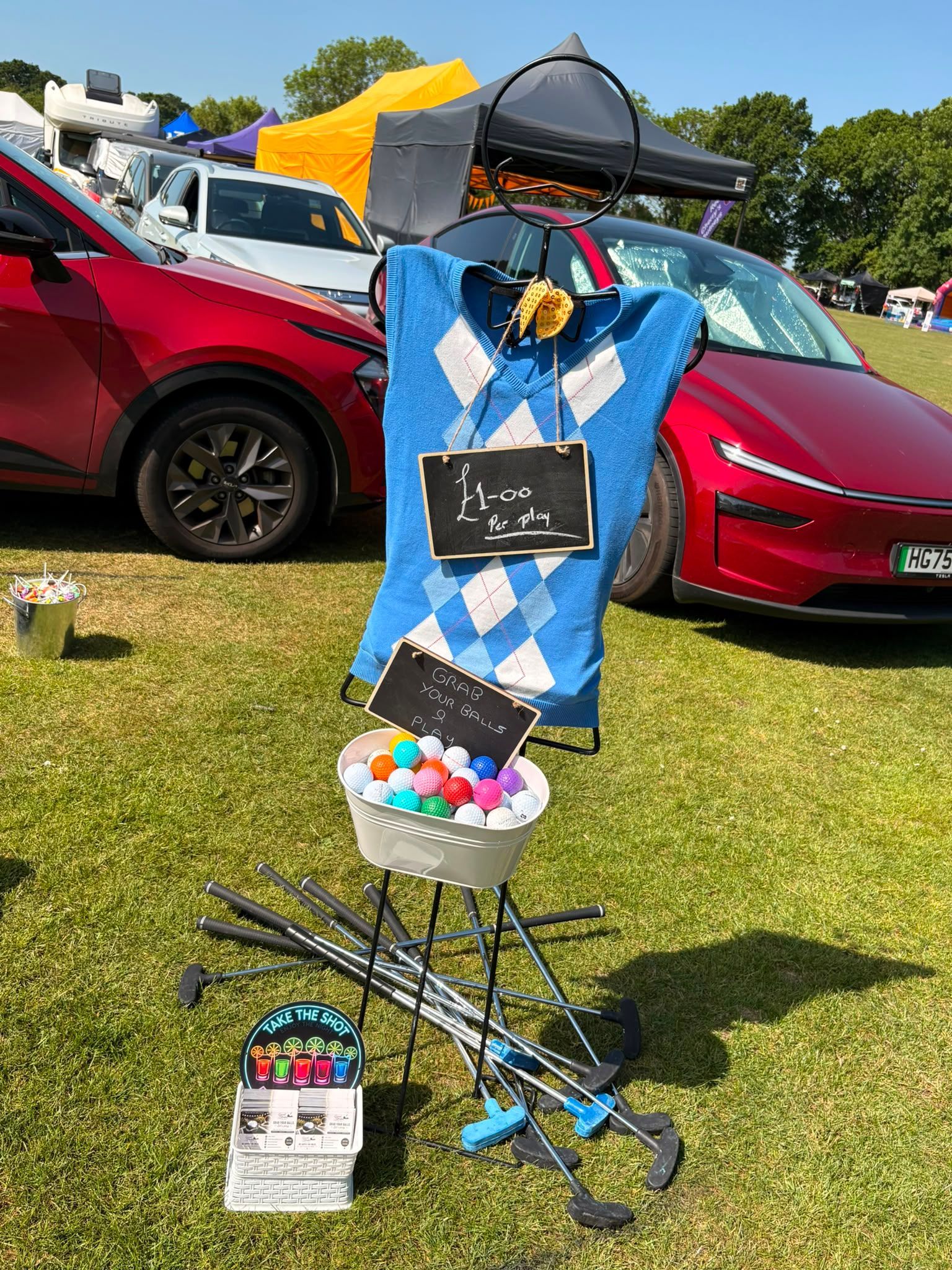 Personalised mini golf signage with vintage balls and florals