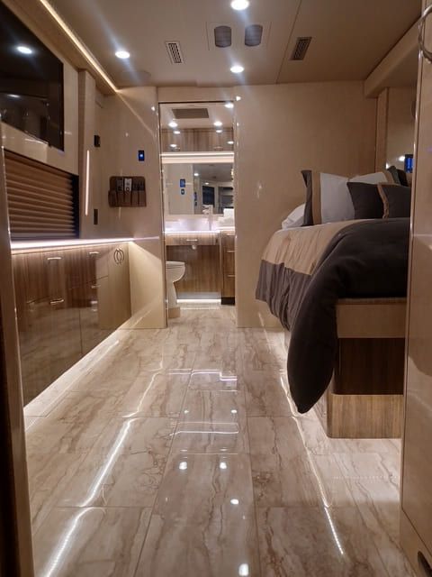 luxury tour bus lease