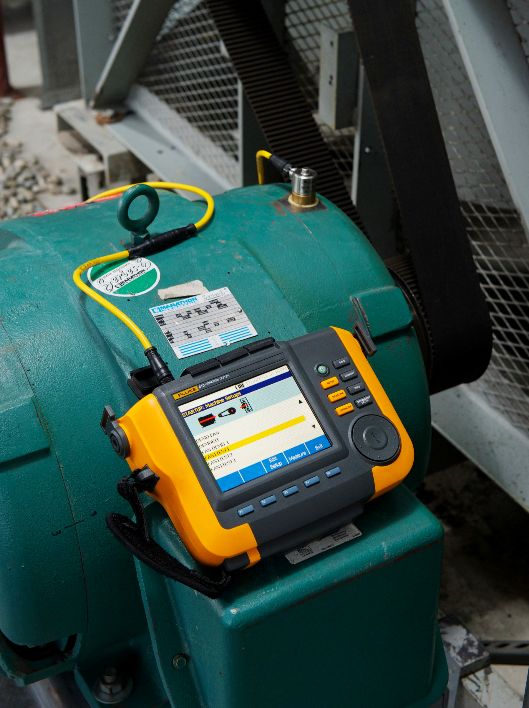 Fluke 810 Vibration Analyzer in use